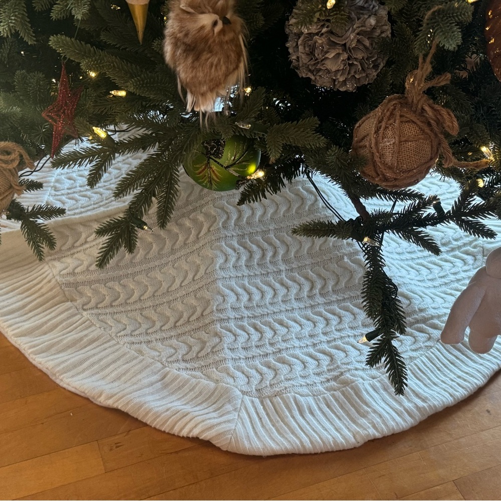 Christmas Tree Skirt - Cream Knit - 45” diameter